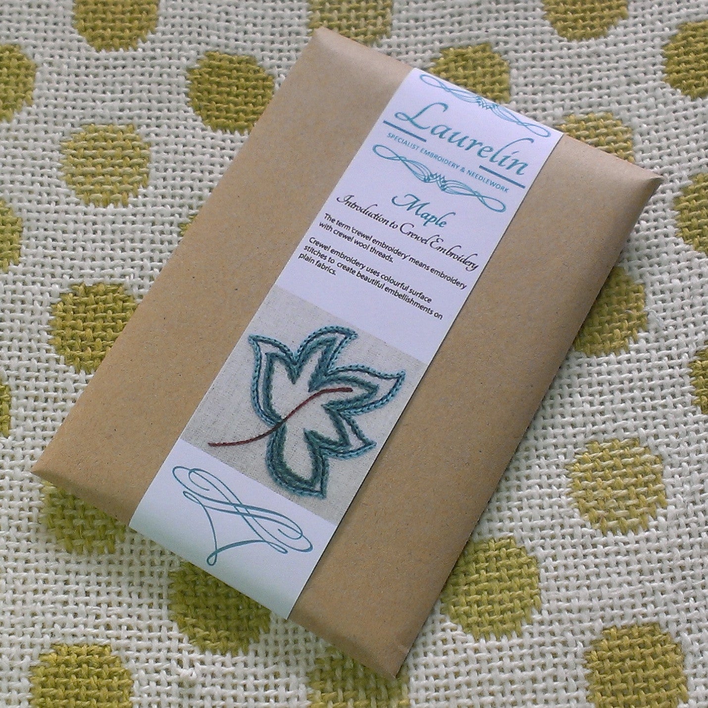Kit de broderie Blackwork « Abeille »