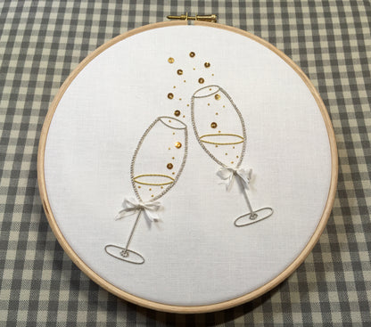 Kit de broderie dorée « Raise a Glass »