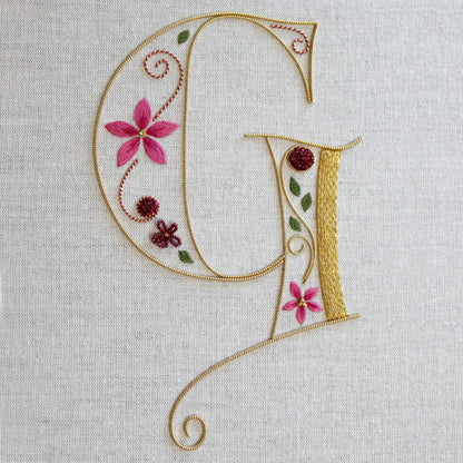 Motif de broderie en soie et broderies dorées « Monogram »