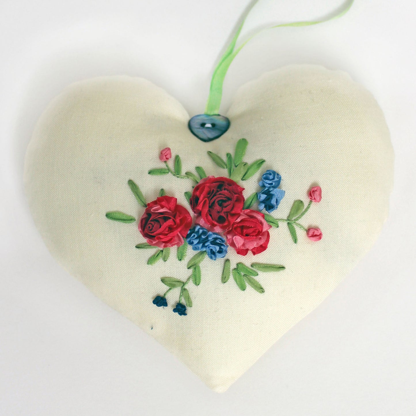 Motif de broderie au ruban de soie « Sachet de roses »