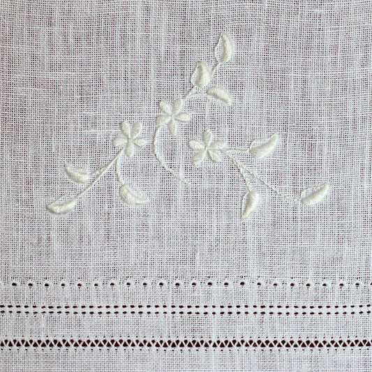 'Daisy Sampler' Whitework Embroidery Kit