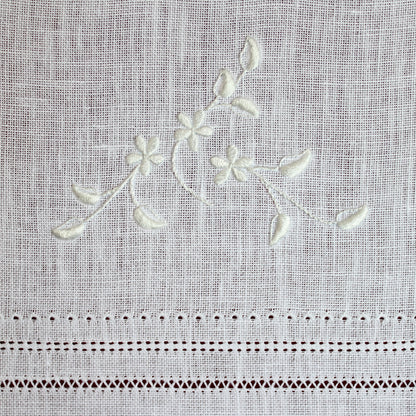 Zestaw do haftu białego „Daisy Sampler”